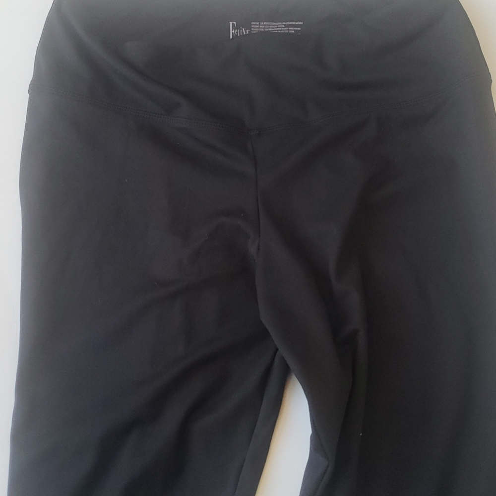 ** BRAND NEW BLACK FELINA LEGGINGS**